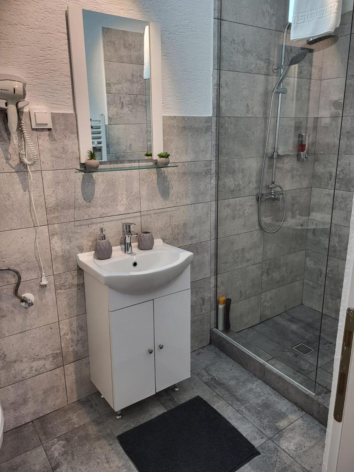 Mona Central Apartment Hunedoara Ngoại thất bức ảnh